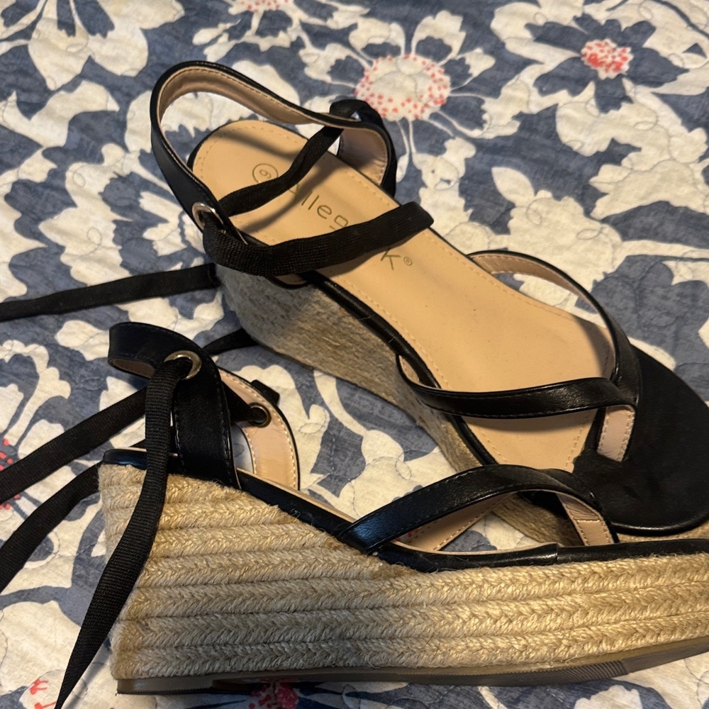 Allegra K Black and Tan Wedge Sandals